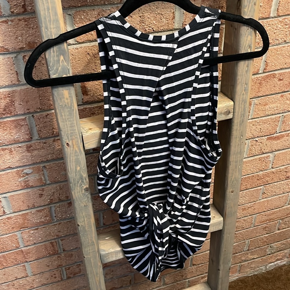 Lululemon Open Back Muscle Tank - Picture 3 of 4